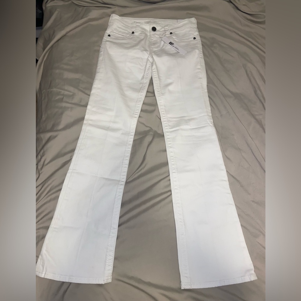 KUT from the Kloth White Bootcut Jeans, Size 4. NWT/New With Tags